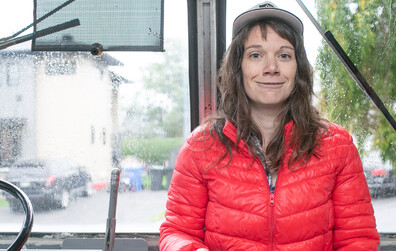 La conteuse Arleen Thibault collecte vos souvenirs de la vie sur les fermes laitières